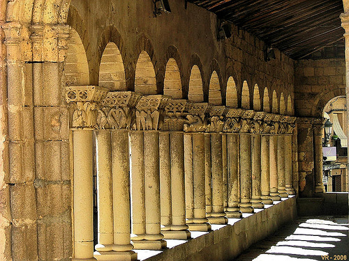 SEGÓVIA (Espanha): Capitéis românicos no pórtico da Igreja San Martin (Séc. XII)