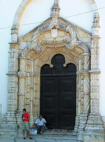 SETÚBAL (Portugal): Portal norte da Igreja de S. Julião.
