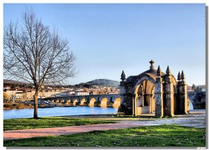 PONTE DE LIMA (Portugal): Capela do Anjo da Guarda e ponte Romana / Medieval.